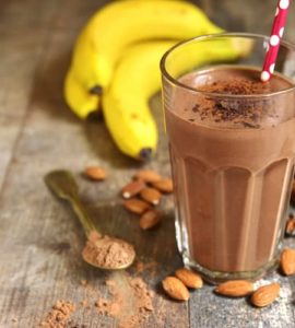 Schoko shake im glas mit strohhalm