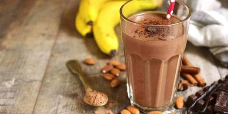 Schokoladen shake Schoko shake im glas mit strohhalm