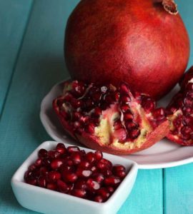 Tiefroter Granatapfel - Aufgeschnitten und am Stück