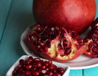 Tiefroter Granatapfel - Aufgeschnitten und am Stück