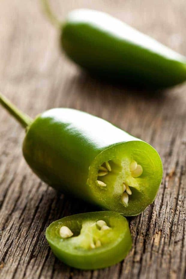 Grüne aufgeschnittene Jalapenos Schote