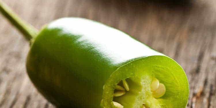 Grüne aufgeschnittene Jalapenos Schote