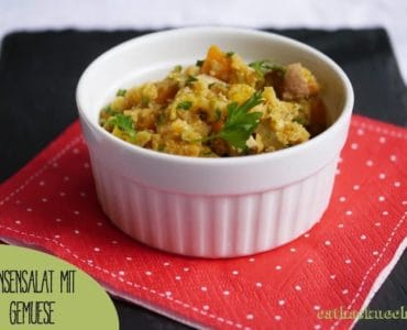 Weiße Schale mit Linsensalat