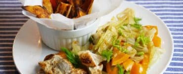 Süßkartoffelspalten mit Fenchelgemüse