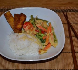Gemüse-Kokoscurry mit Tofu