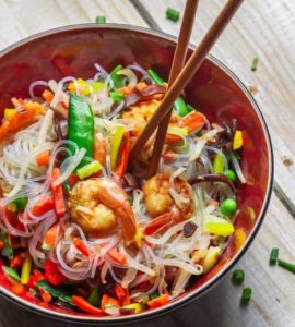 Glasnudelsalat mit Gemüse nach asiatischer Art
