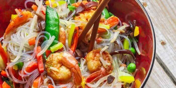 Glasnudelsalat mit Gemüse nach asiatischer Art