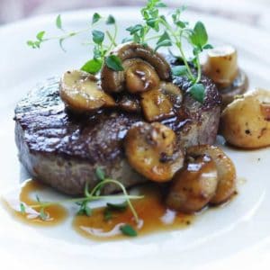 Rinderfilet mit Champignons und Shiitake-Pilzen