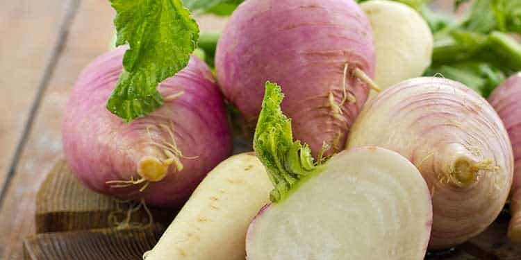 steckrueben2 Rosafarbene Steckrüben, geschnitten und am Stück