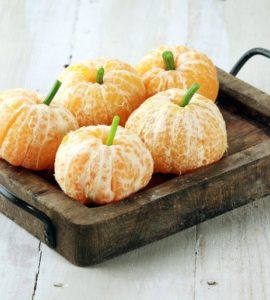 Mandarinen mit Sellerie-Stängel