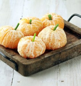 Mandarinen mit Sellerie-Stängel