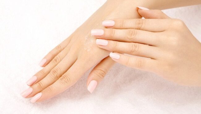 salzpeeling-haende Frauenhände nach einem Salzpeeling