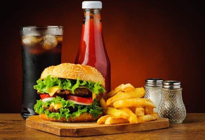 Burger Pommes Ketchup Cola Menü lecker