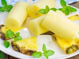 Ananas Eis am Stiel