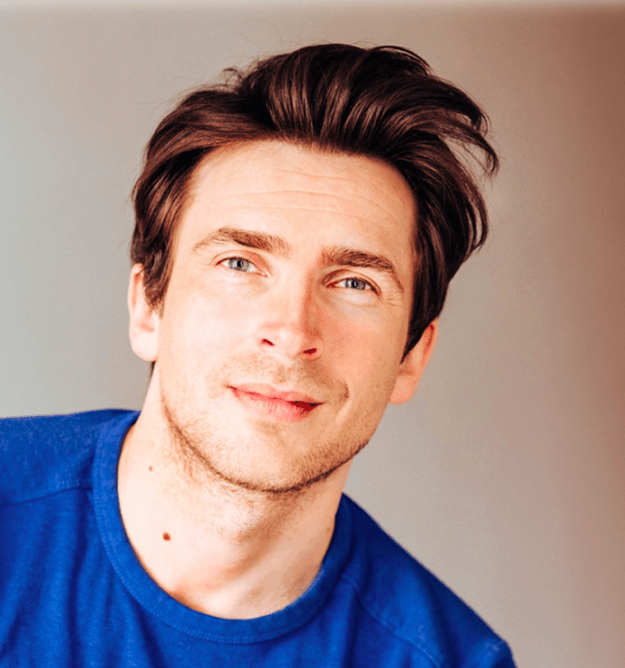 MICHAEL MISCHOR Nach seinem Studium startete er erfolgreich im Sportmarketing - danach fokussierte er sich auf Gesundheit und Fitness. Seit über 14 Jahren hat er umfassende Erfahrung und ein breites Knowhow auf den Feldern Pilates, Sporttherapie, Gesundheitscoaching und Rehabilitationssport. Im deutschsprachigen Raum ist Michael Mischor mit dem Master of Science in Applied Breathing Sciences (Graduate School of Behavioral Health Sciences/USA) der erste graduierte Atemverhaltensanalyst. 2014 gründete er das BREATHLETICS® INSTITUTE und ist europäischer Berater der Graduate School of Behavioral Health Sciences/USA - Universität für interdisziplinäre Postgraduierten-Studiengänge in Verhaltenswissenschaften und Physiologie.