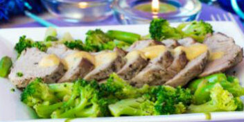 Braten auf Brokkoli Bett Braten auf Brokkoli Bett