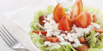 Chinakohlsalat mit Tomaten und Hüttenkäse Chinakohlsalat mit Tomaten und Hüttenkäse