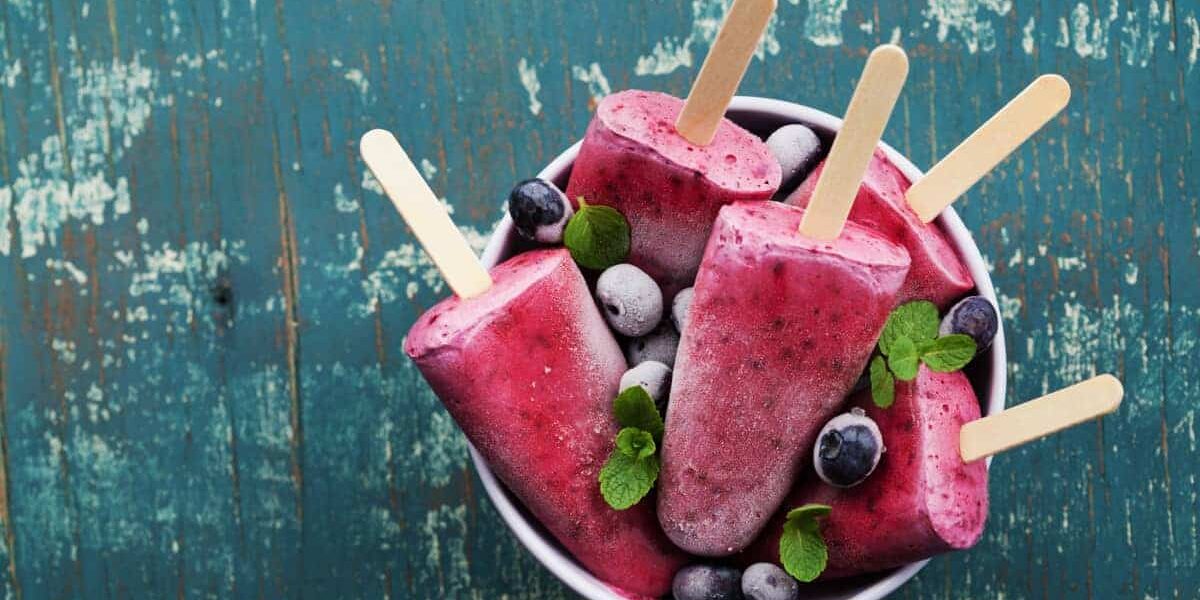 Beereneis am Stiel in einer Schale