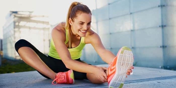 Faszien Dehnen Frau Frau macht Faszientraining