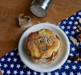 Pancake mit gefriergetrockneten Früchten von Buah