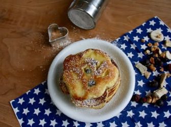 Pancake mit gefriergetrockneten Früchten von Buah