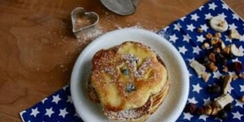 Pancake mit gefriergetrockneten Früchten von Buah