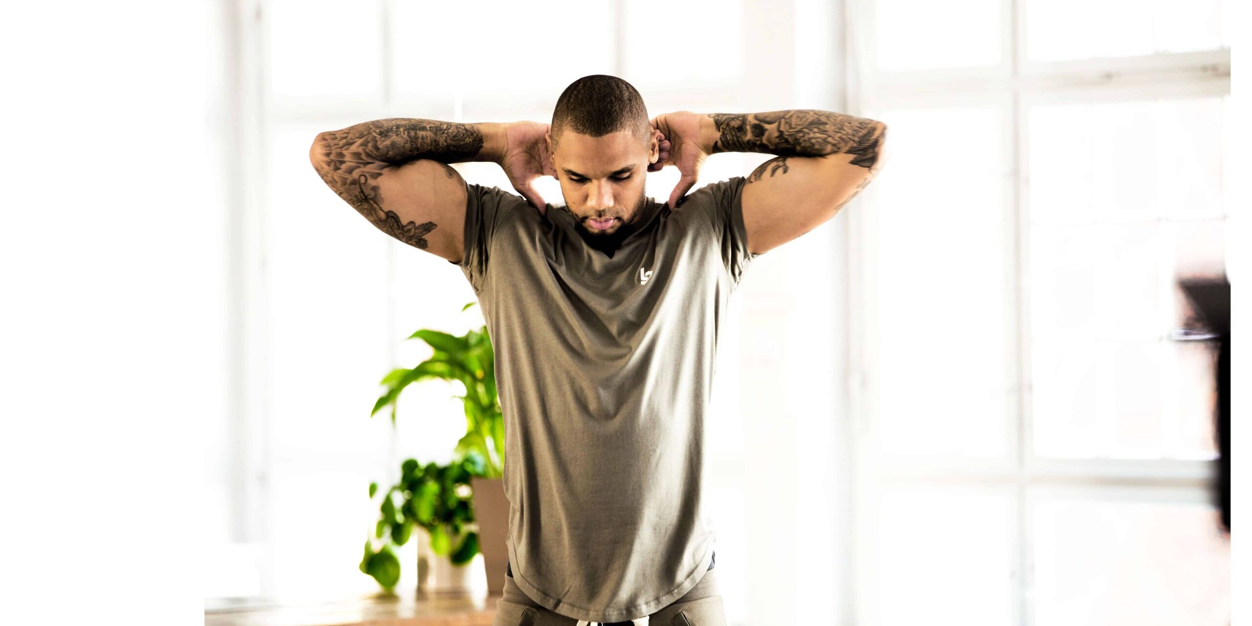 Dominic Harrison stellt sein Fitnessprogramm GET STRONG vor