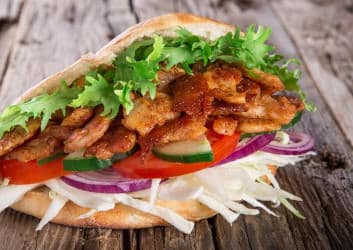 Ein gefülltes Fladenbrot