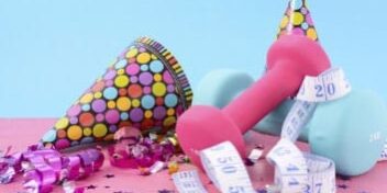 gute-vorsatze-fitness Gute Vorsätze: Partyhut, Konfetti und Hanteln