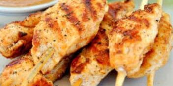 Hähnchen Saté Spieße mit Erdnussdip