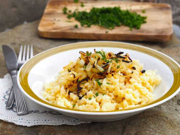 Käsespätzle serviert