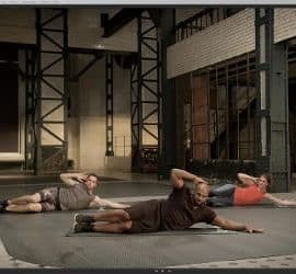 Lisa im GYMONDO Workout "VIP Abs" mit Trainer Steven Wilson