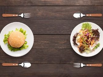 Low Carb Mahlzeit und High Carb Mahlzeit im Vergleich
