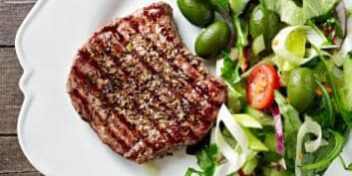 Mediterraner Salat mit Steak