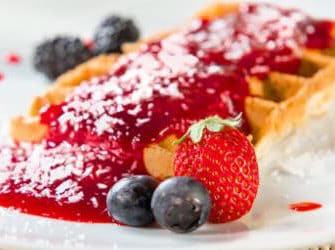 Protein Waffeln mit Himbeer Marmelade