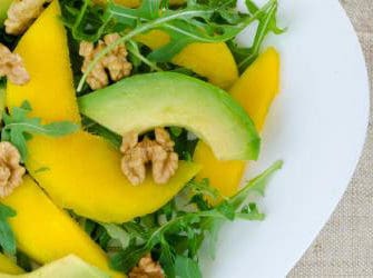 Rucola-Mango-Nuss-Salat