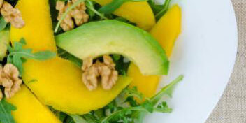 Rucola-Mango-Nuss-Salat