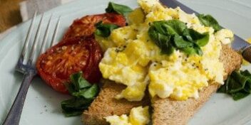 Rührei office lunch mittagessen Office Lunch im Büro: Rührei Toast