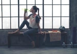 Abnehm Tipps Frau auf bank