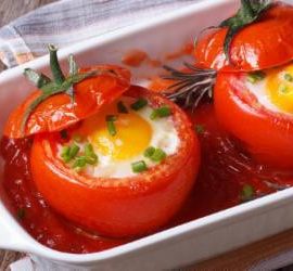 Tomaten gefüllt mit Ei