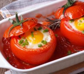 Tomaten gefüllt mit Ei