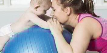 Training gegen diastase Mutter und Kind beim Diastase Training