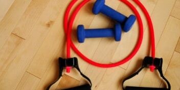 Tube und Kurzhanteln im Vergleich