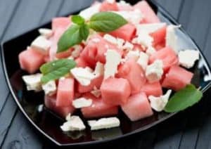 Wassermelonen-Salat mit Fetakäse und Minze