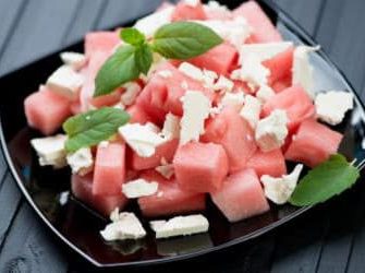 Wassermelonen-Salat mit Fetakäse und Minze