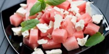 Wassermelonen-Salat mit Fetakäse und Minze