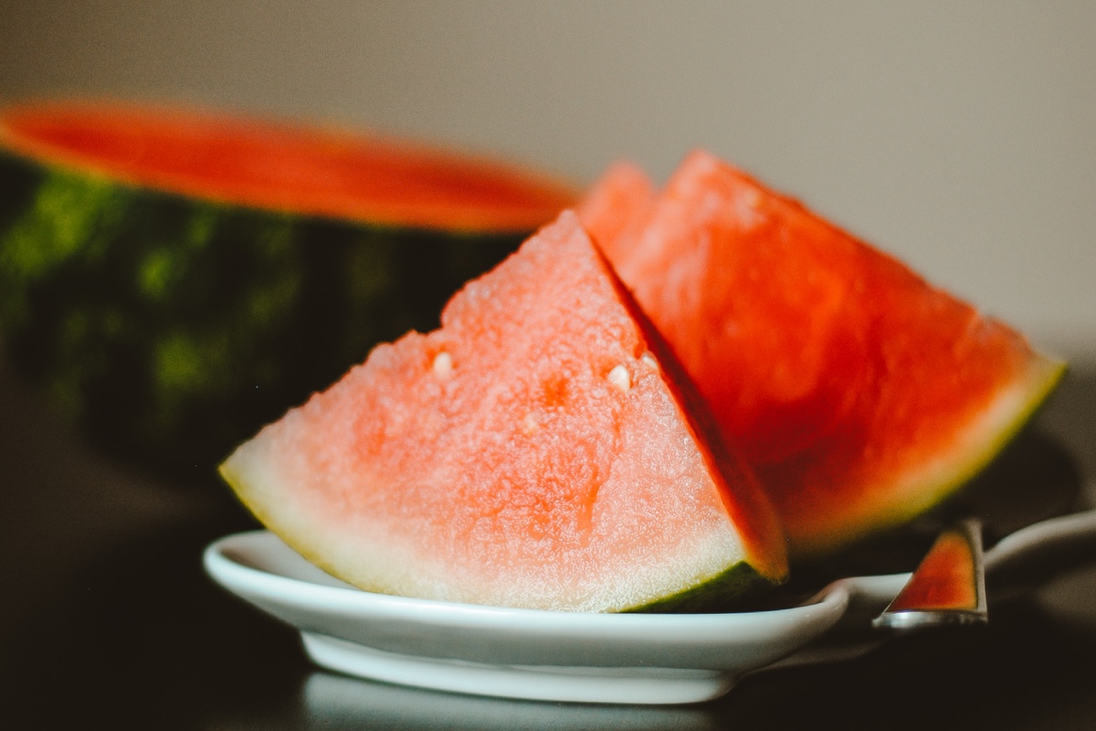 Wie Viel Zucker Und Kalorien Hat Eine Wassermelone Steifer Hals, krummer Rücken? Diese 7 Lebensmittel helfen deiner
