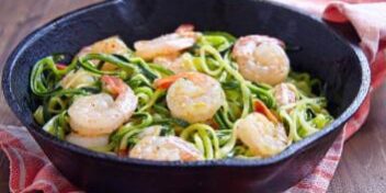 Zucchini-Spaghetti mit Garnelen