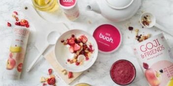 gefriergetrockenete-fruechte Gefriergetrocknetes Obst von Buah, angerichtet zu einem leckeren Superfoods-Frühstück