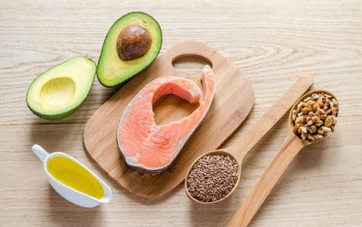 Avocado, Fischfilet, Öl, Samen & Nüsse